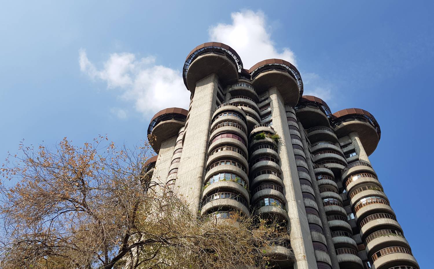Exterior del edificio Torres Blancas.
