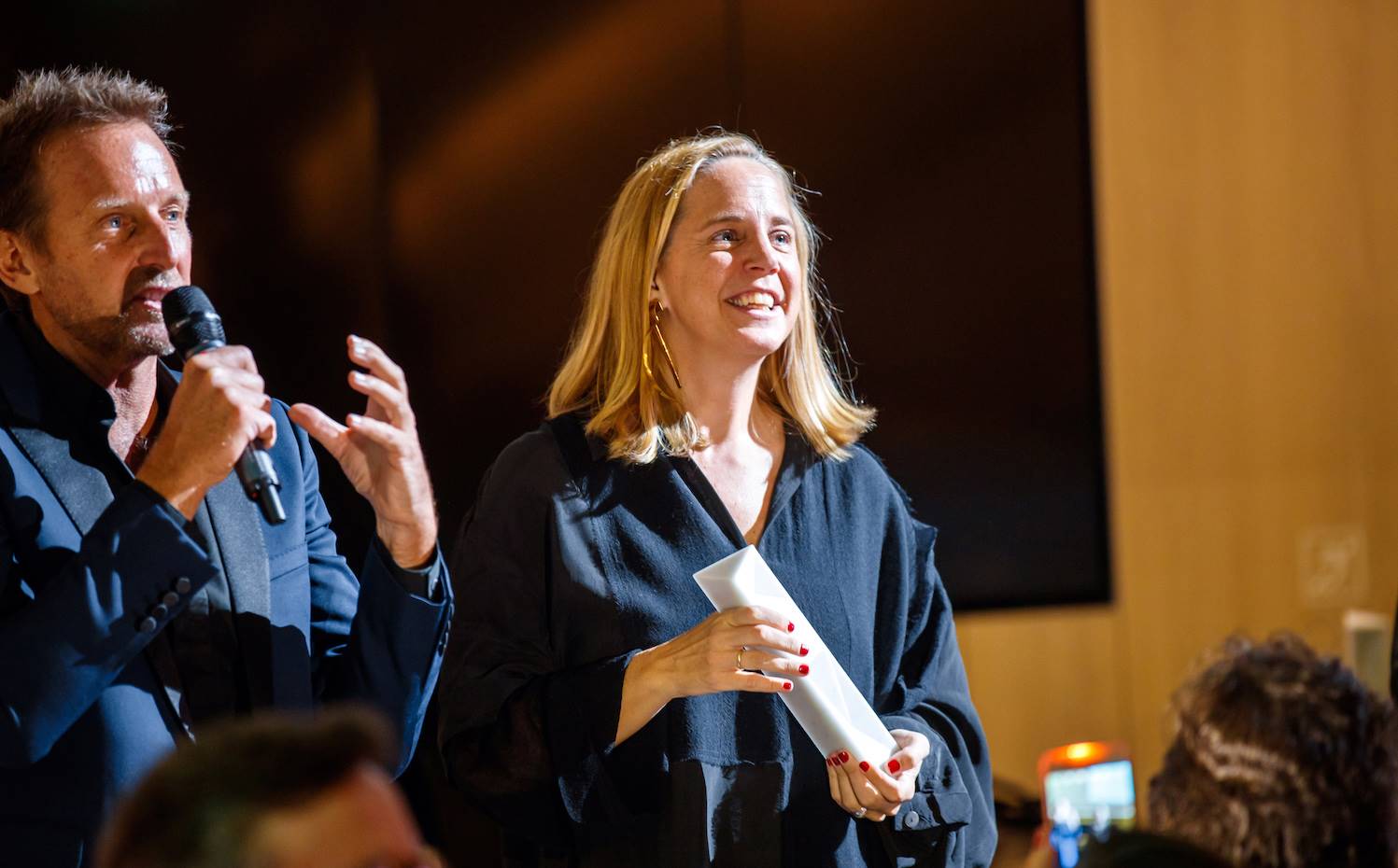 Sheila Loewe recogió uno de los premios especiales otorgado a la Fundación Loewe por su labor de apoyo a la creatividad y la artesanía.
