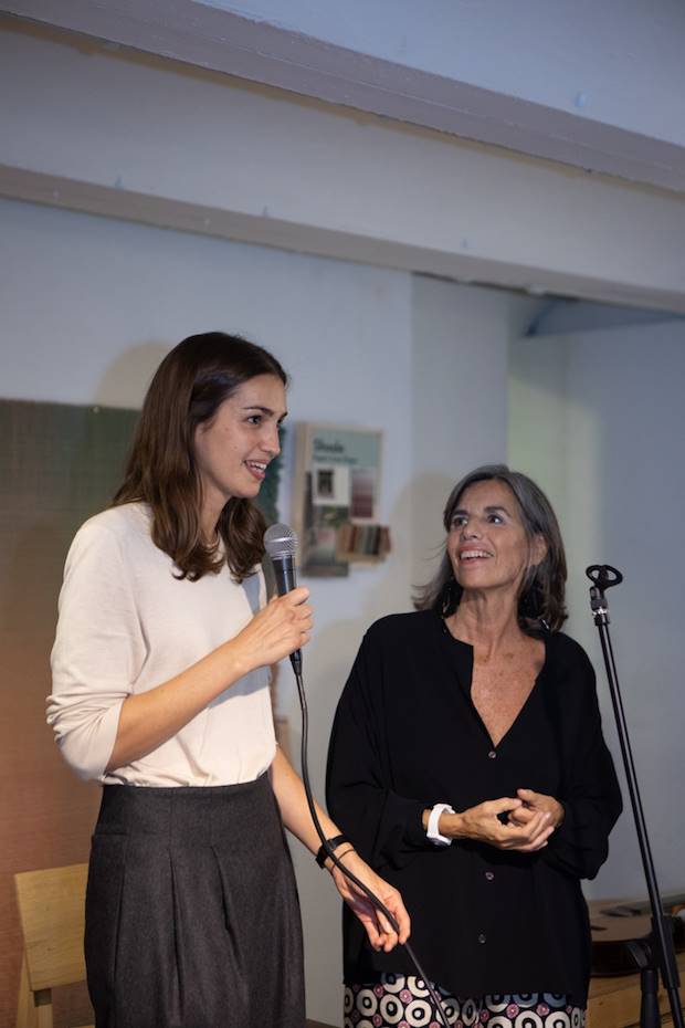 Fiesta nanimarquina arquitectura y diseño13. La diseñadora Elisa Padrón y Nani Marquina antes de sortear la alfombra Tres.