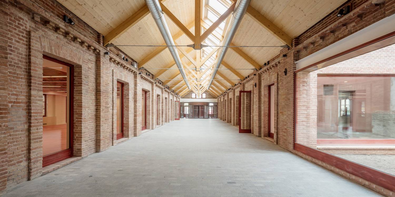 Interior Antigua Fábrica Ca L'Alier rehabilitada en 2018 por Jaume Arderiu i Tomàs Morató (A+M/arquitectes).

