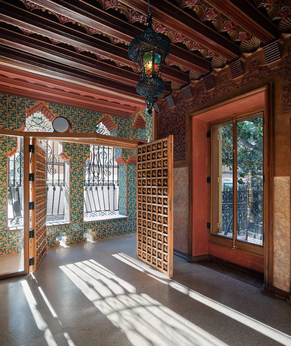 Interior de la Casa Vicens originalmente diseñada por Antoni Gaudí y reformada en 2018 por Martínez Lapeña-Torres Arquitectos.
