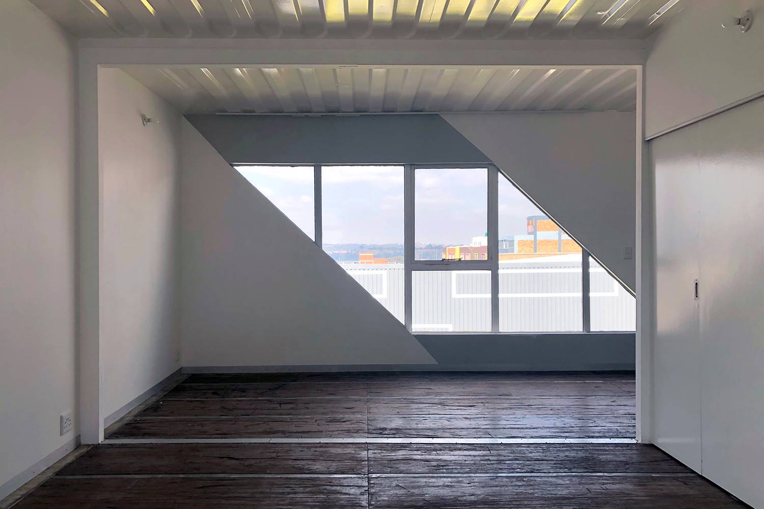 Interior de Drivelines Studios en Johannesburgo, Suráfrica, del estudio LOT-EK.