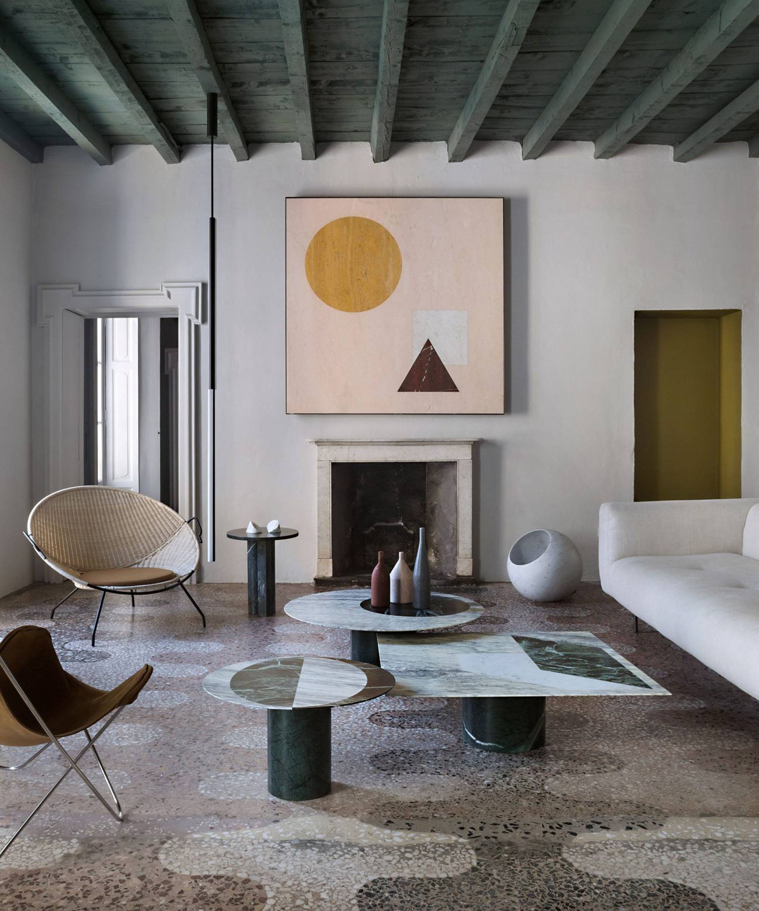 Arriesgada combinación de materiales y colores de la Casa Salvatori, en Milán.