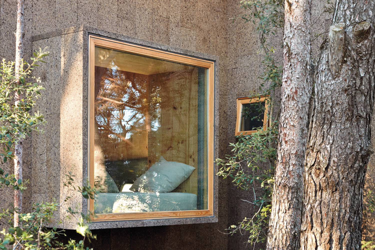 Casa con revestimiento exterior de corcho, de Emiliano López y Mónica Rivera.
