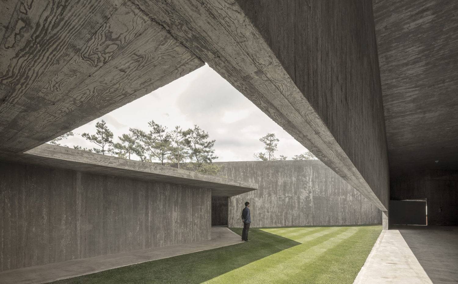 El patio central del pabellón de arte.. Patio central del pabellón de arte. Saya Park, en Corea del Sur, Carlos Castanheira y Álvaro Siza