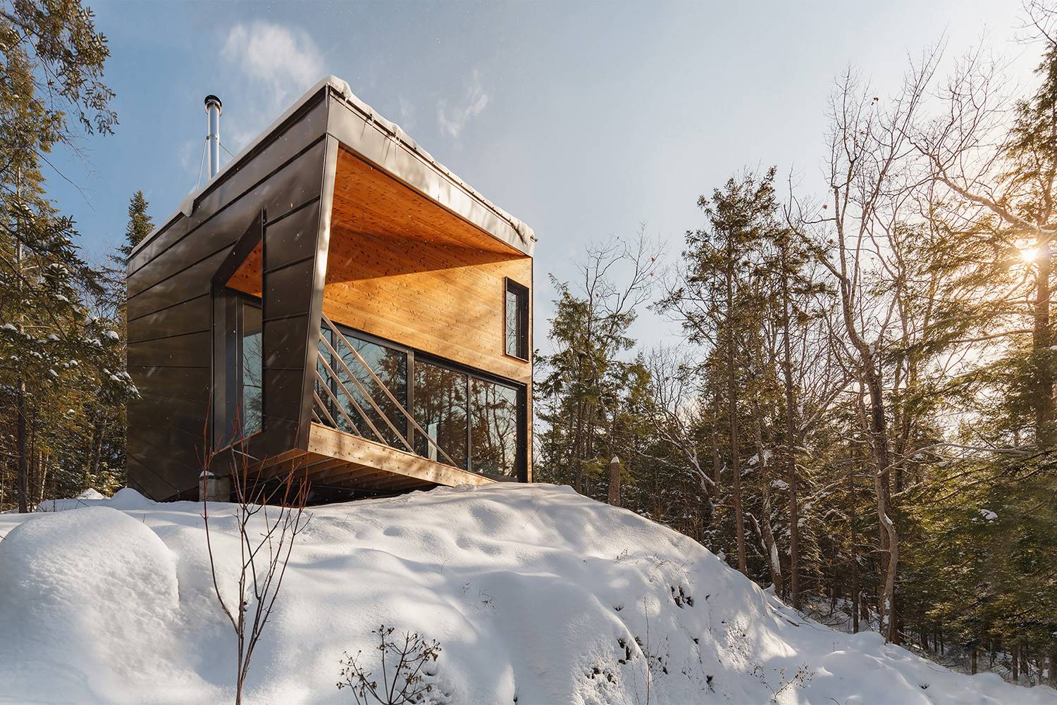 prefabricada i kanda architects cabin on a rock