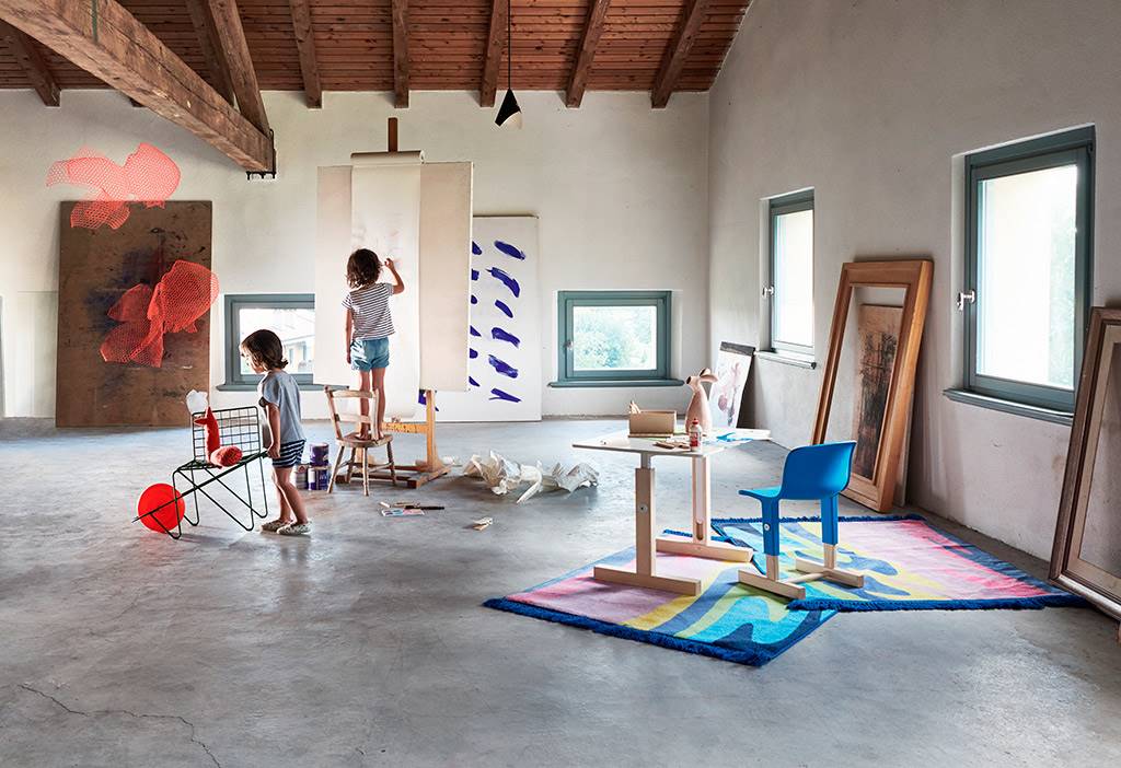 Magis-12. Figuras Fish, de Benedetta Mori Ubaldini; silla-carrito Trotter, de Rogier Martens; mesa y silla Little Big, de Big Game.