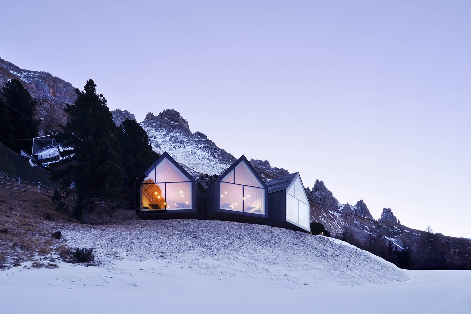 casas en la nieve oberholz-mountain-hut-peter-pichler-architecture. [02] Comer a 2.000 metros