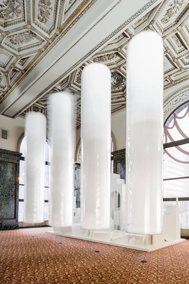 Columnas flotantes de MAIO Architecs.