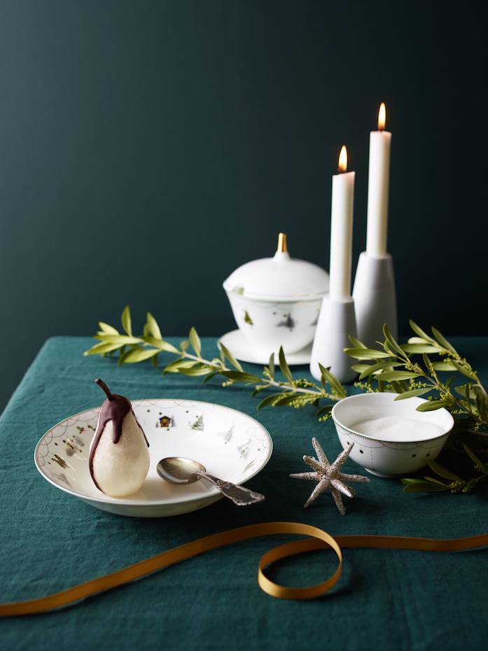 Mantel de lino en tonos verdes, perfecto para combinar con detalles dorados.