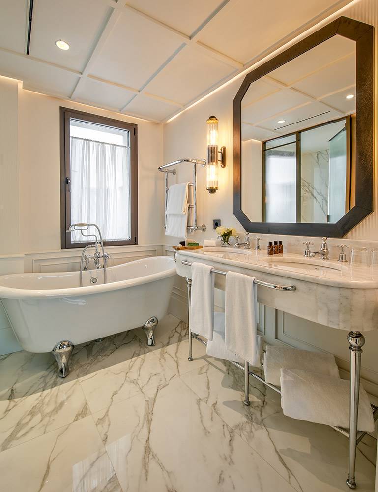 Uno de los baños de Hotel Bless Collection Madrid.
