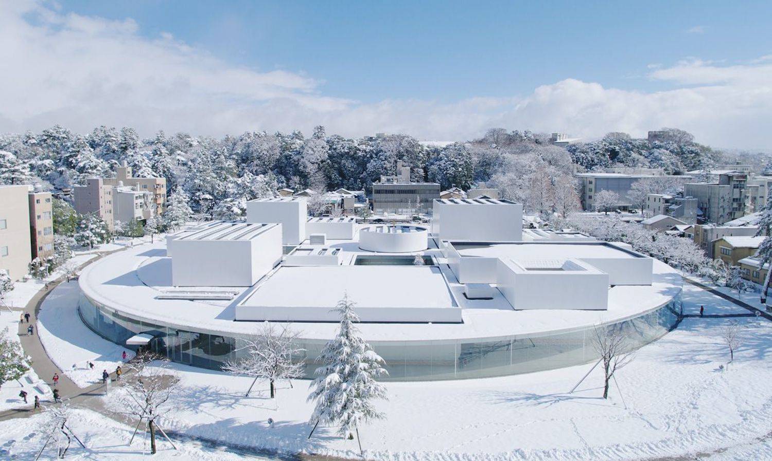 21st Century Museum en Kanazawa, de Sanaa, en la nieve