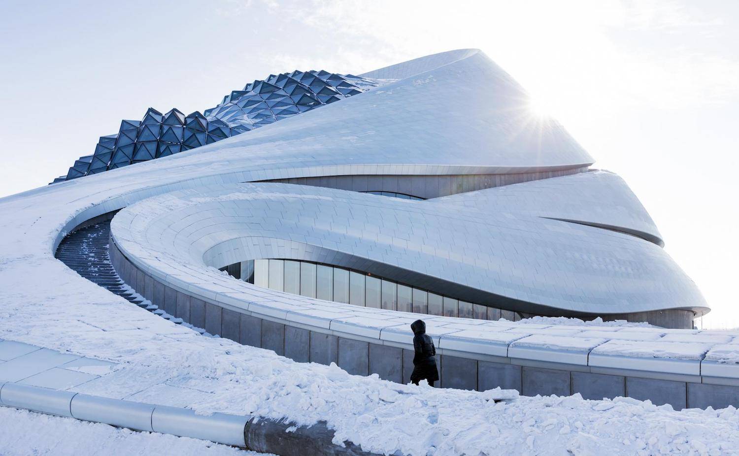 Opera House en Harbin, de MAD Architects, en la nieve