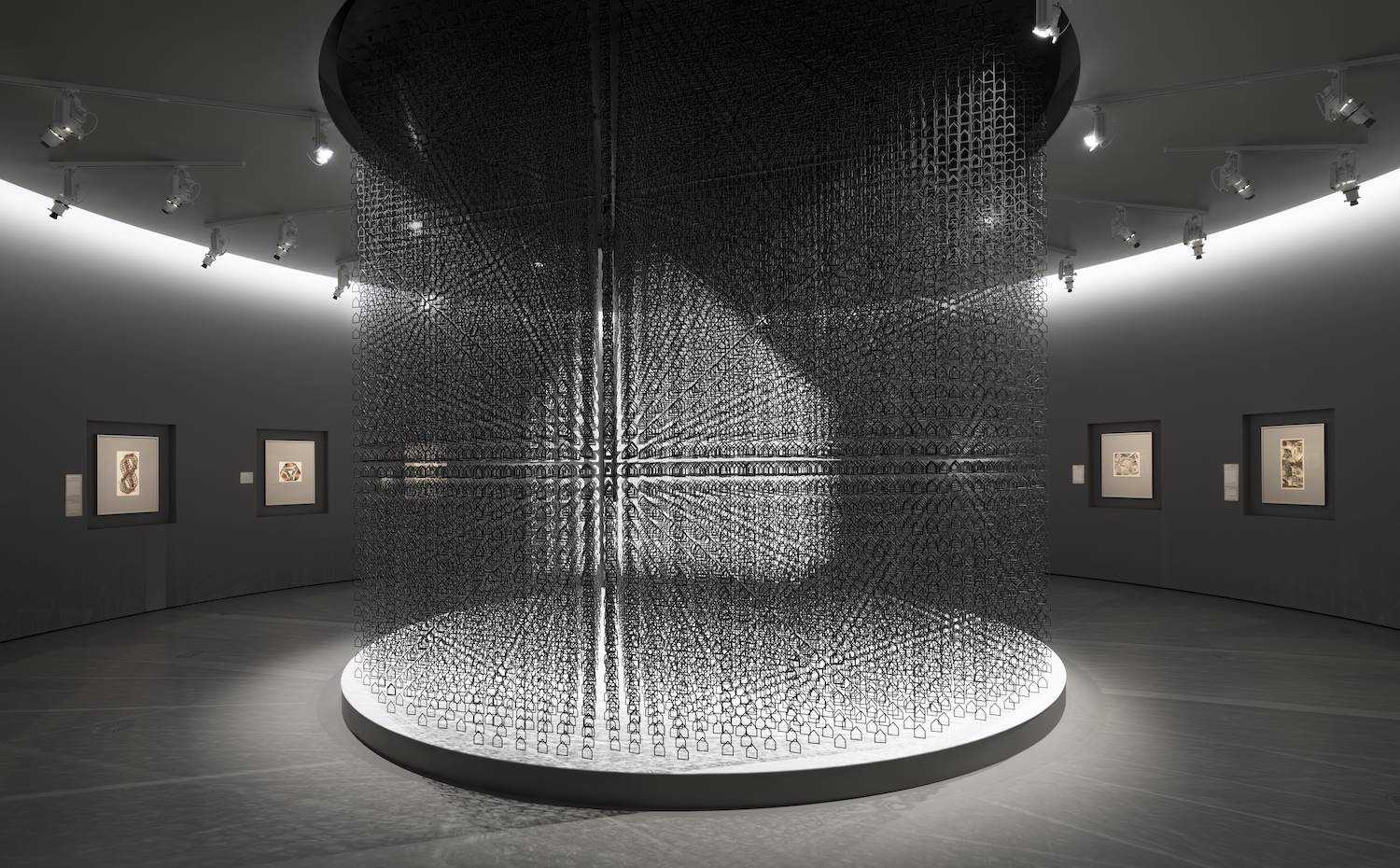 Esta sala circular cuenta con una espectacular instalación formada por más de 55.000 casitas