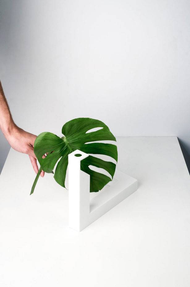 Su jarrón 90 grados se ha inspirado en el triángulo de Penrose