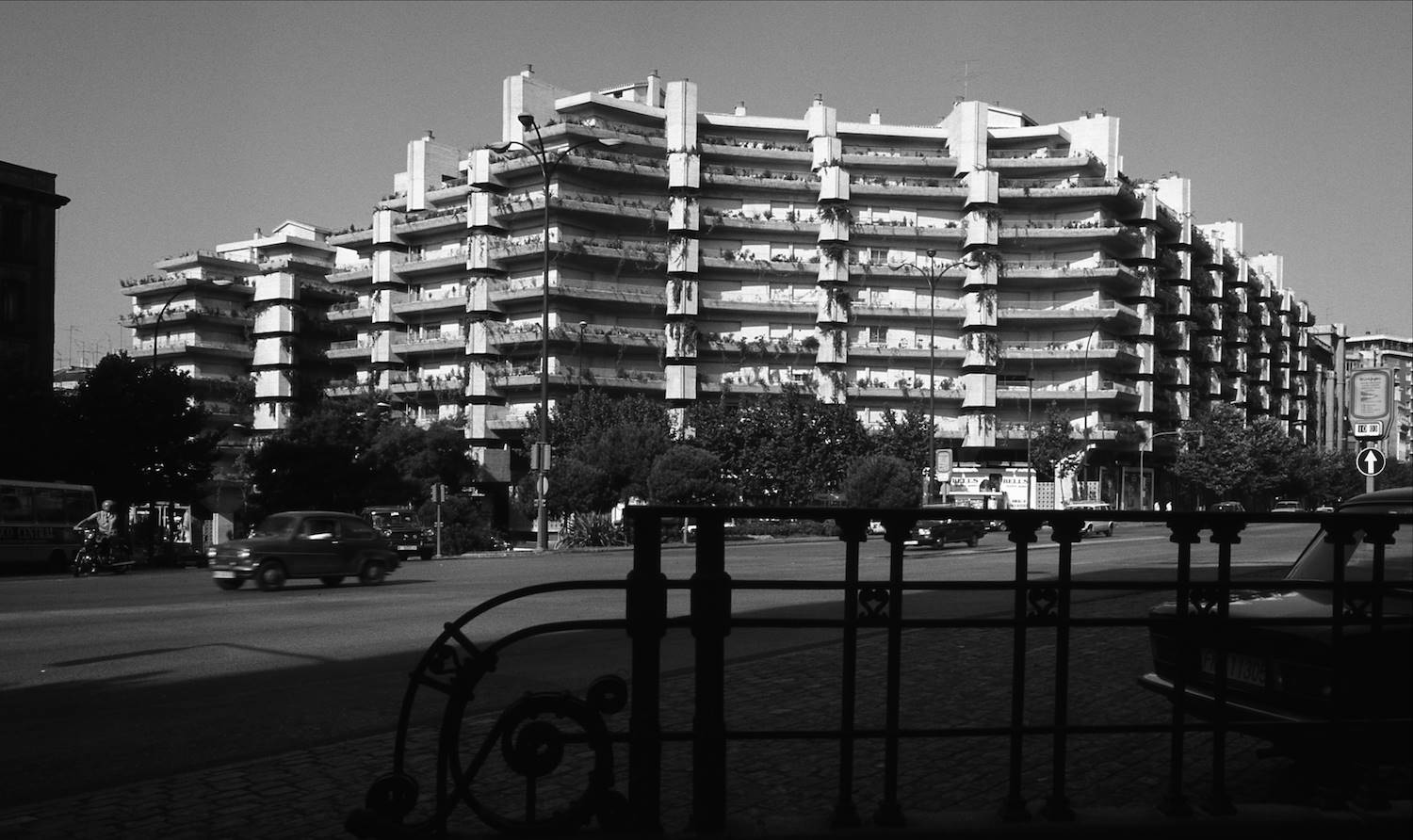 Edificio Militares en San Bernardo, de Fernando Higueras.