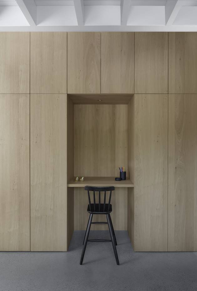 Todo el mobiliario se ha hecho a medida por los arquitectos para aprovechar al máximo el espacio.