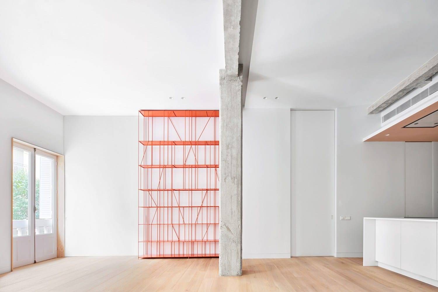 Casa P82, por Lucas y Hernández Gil.