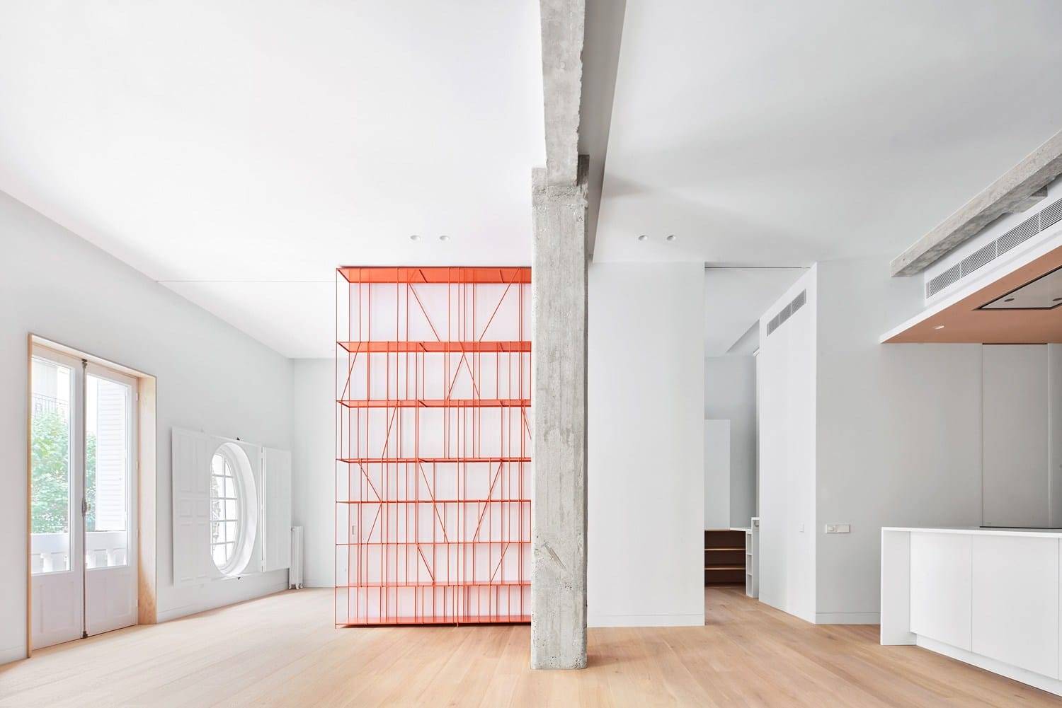 Casa P82, por Lucas y Hernández Gil.