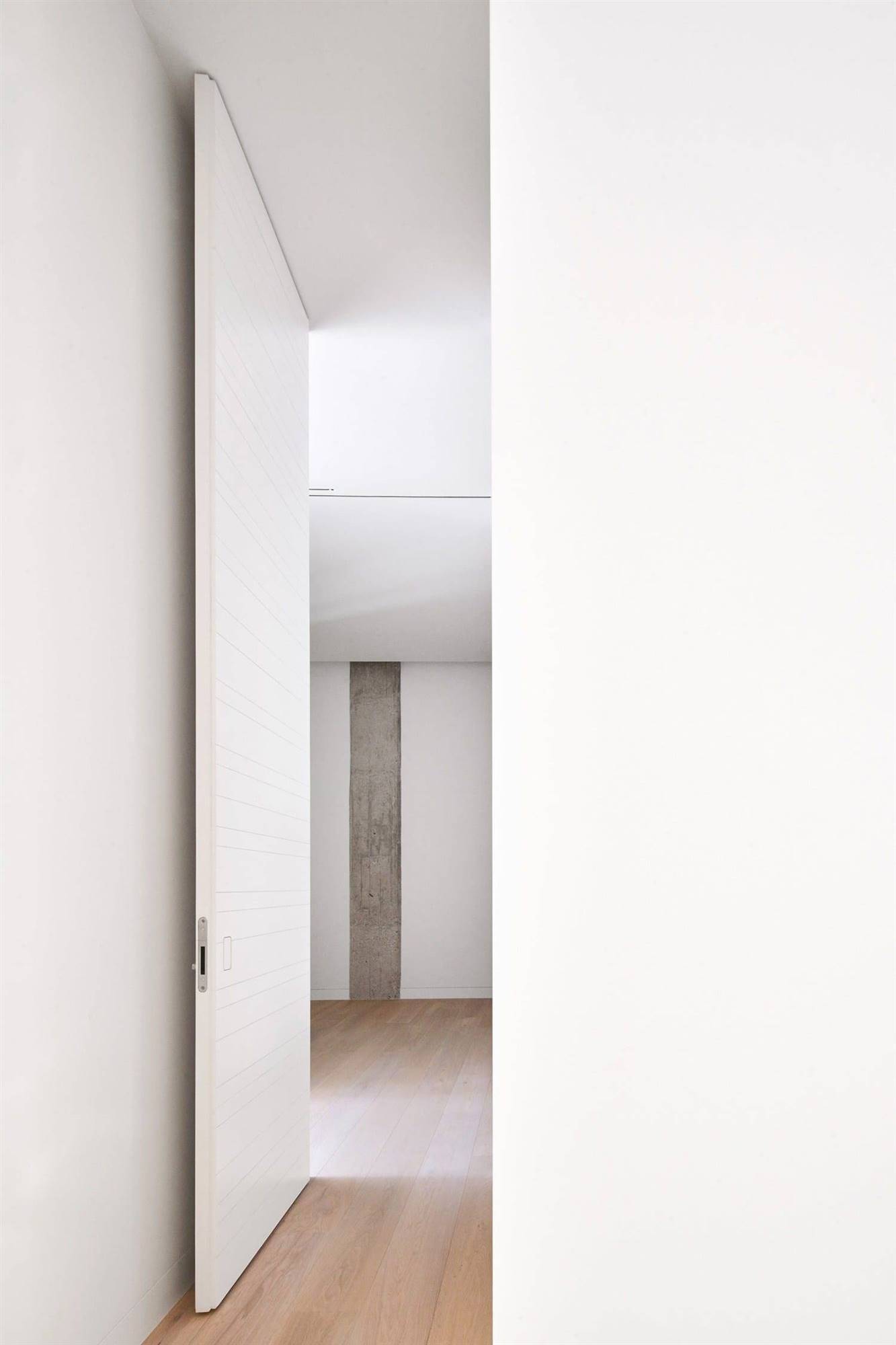 Casa P82, por Lucas y Hernández Gil.
