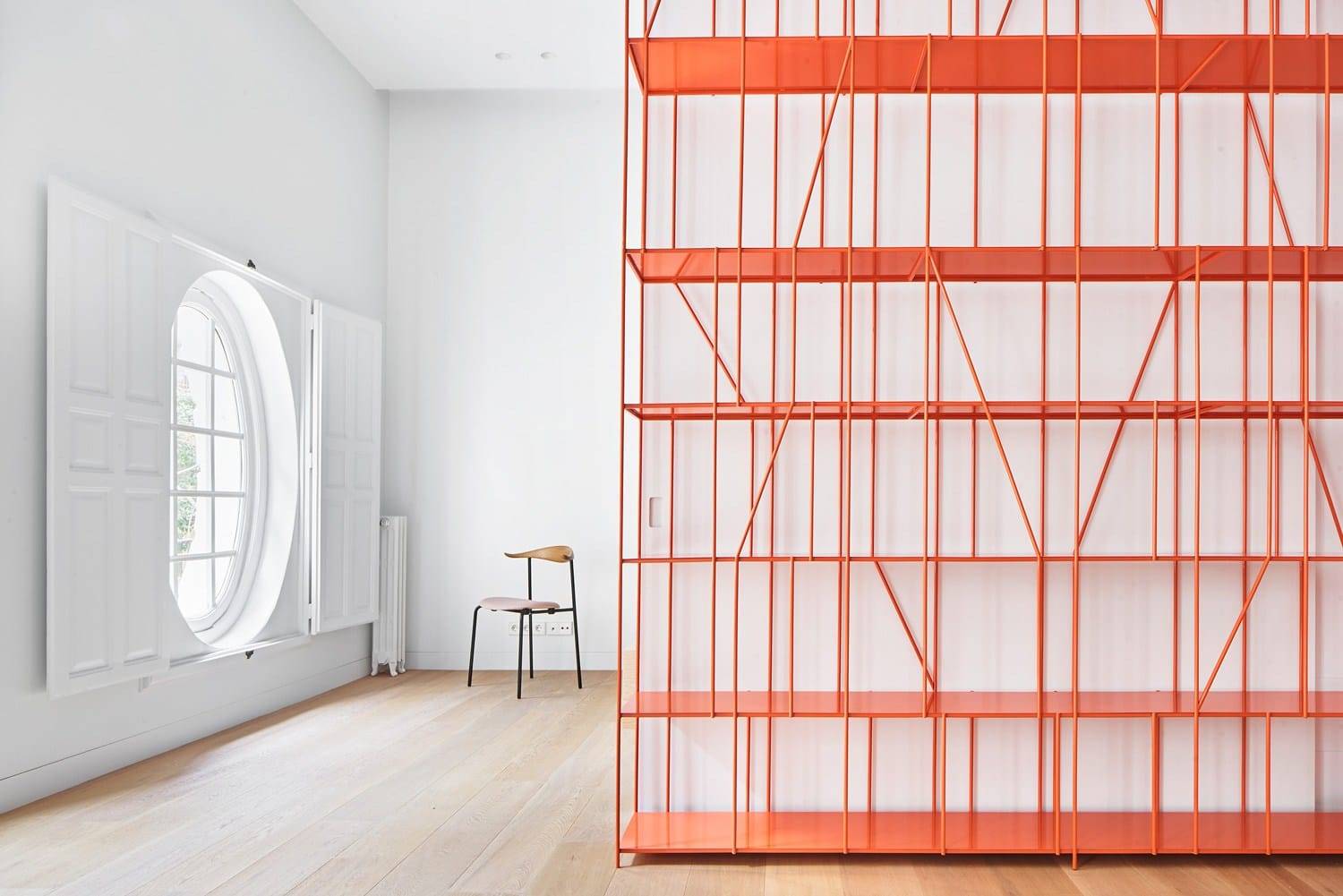 Casa P82, por Lucas y Hernández Gil.