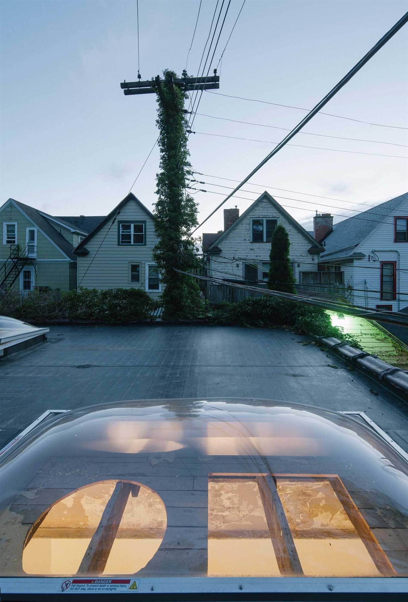Big Space, Little Space, por Davidson Rafailidis.