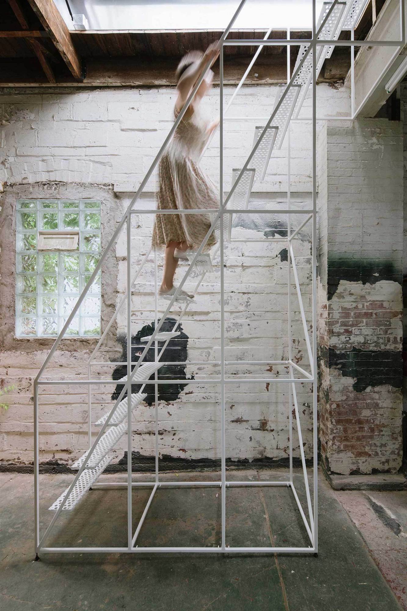 Big Space, Little Space, por Davidson Rafailidis.