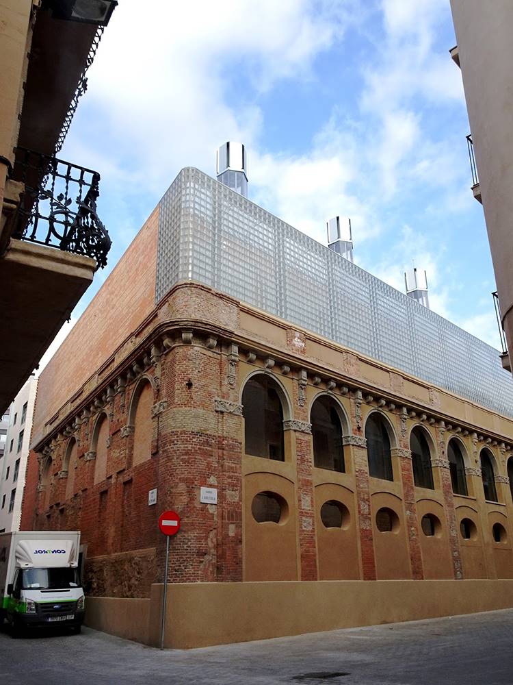 Cevisama Transformación de la antigua Cristalería Planell en centro cívico, Barcelona, Harquitectes.