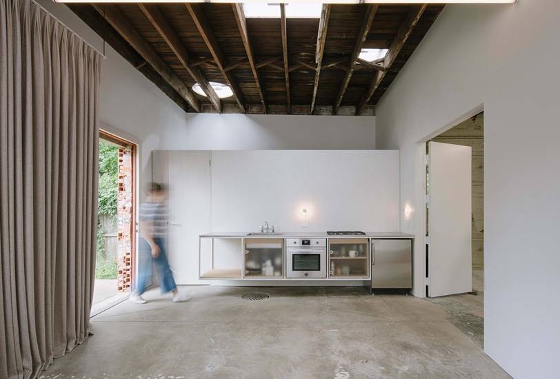 Big Space, Little Space, por Davidson Rafailidis.