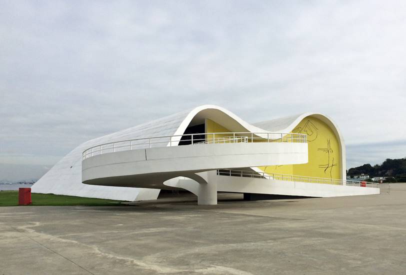 Teatro Popular de Niterói, de Oscar Niemeyer. 