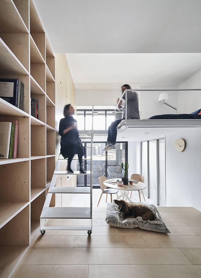 PhoebeSayswow Architects ha hecho crecer a lo alto este apartamento de Taipei de poco más de 30 metros cuadrados. 