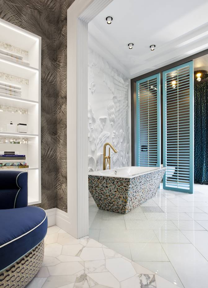 Baño Geberit Miguel Muñoz con materiales de Orac Decor Casa Decor
