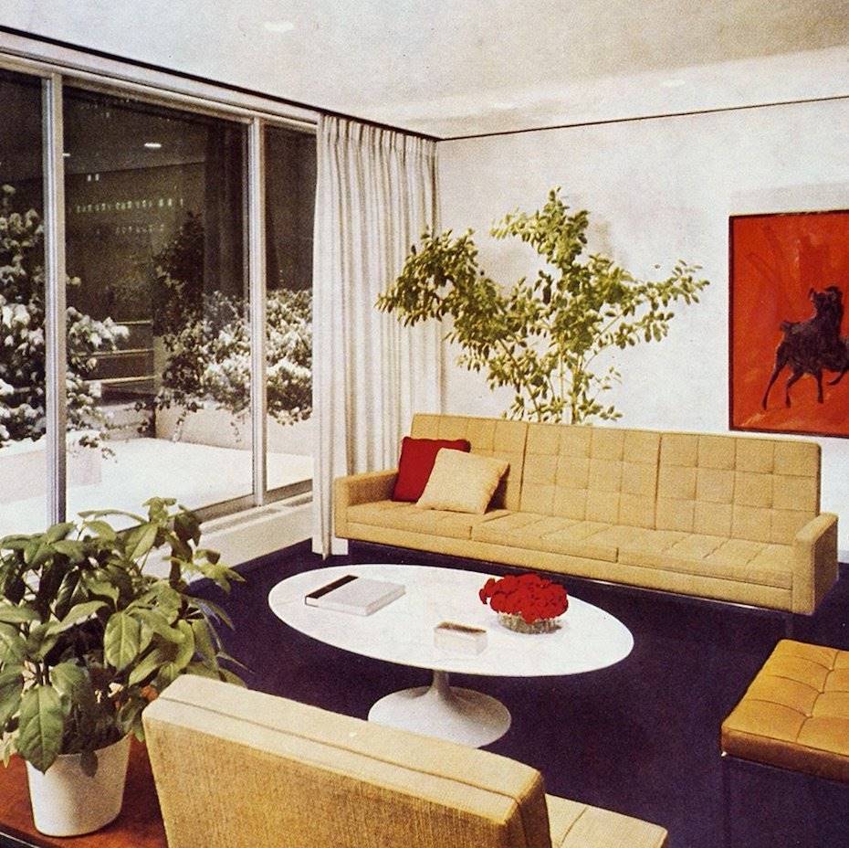 Sillones de Florence Knoll en la oficina de Cowles Publications, con mesa de Saarinen en el centro.