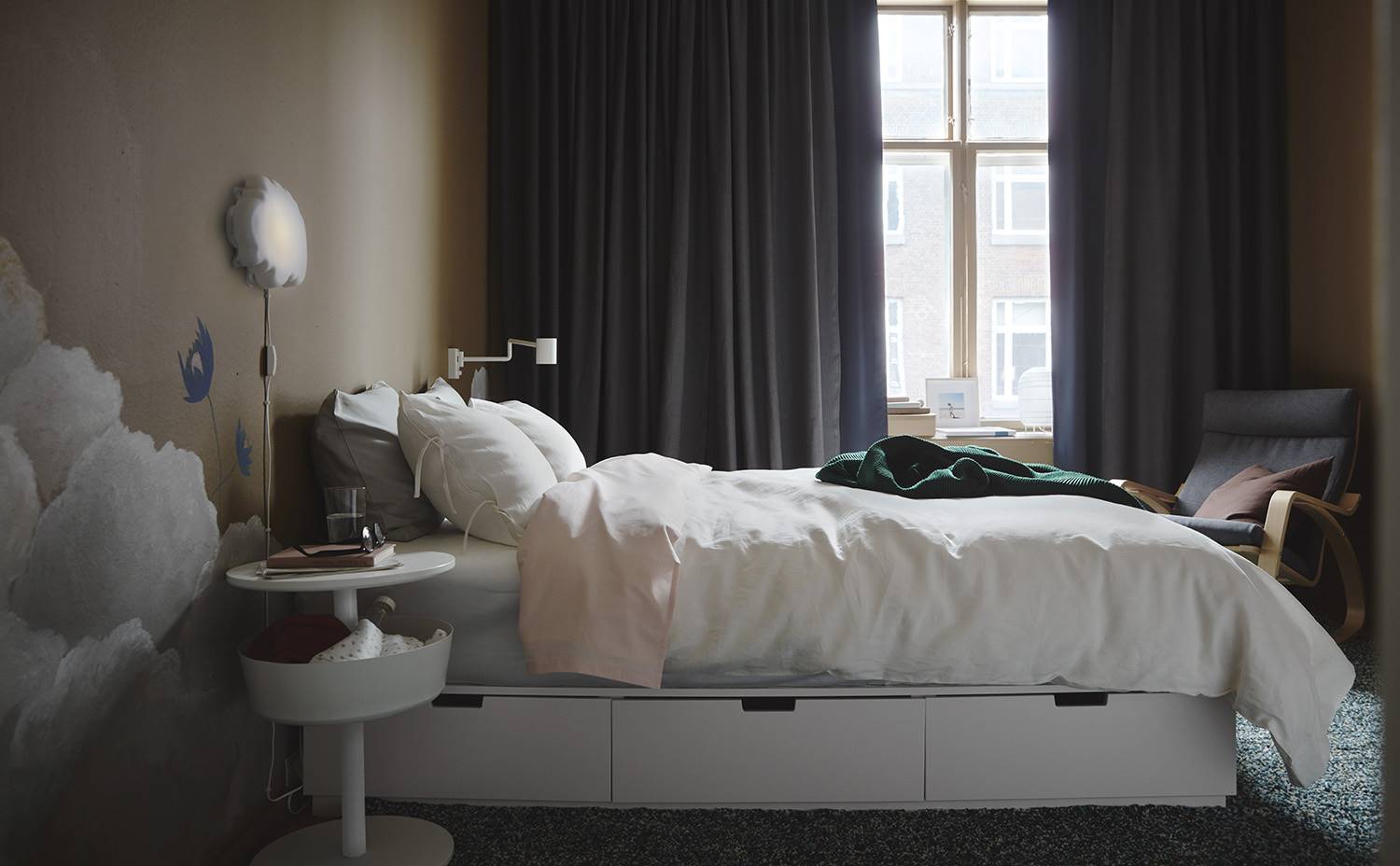 Cama NORDLI (349 €). De IKEA