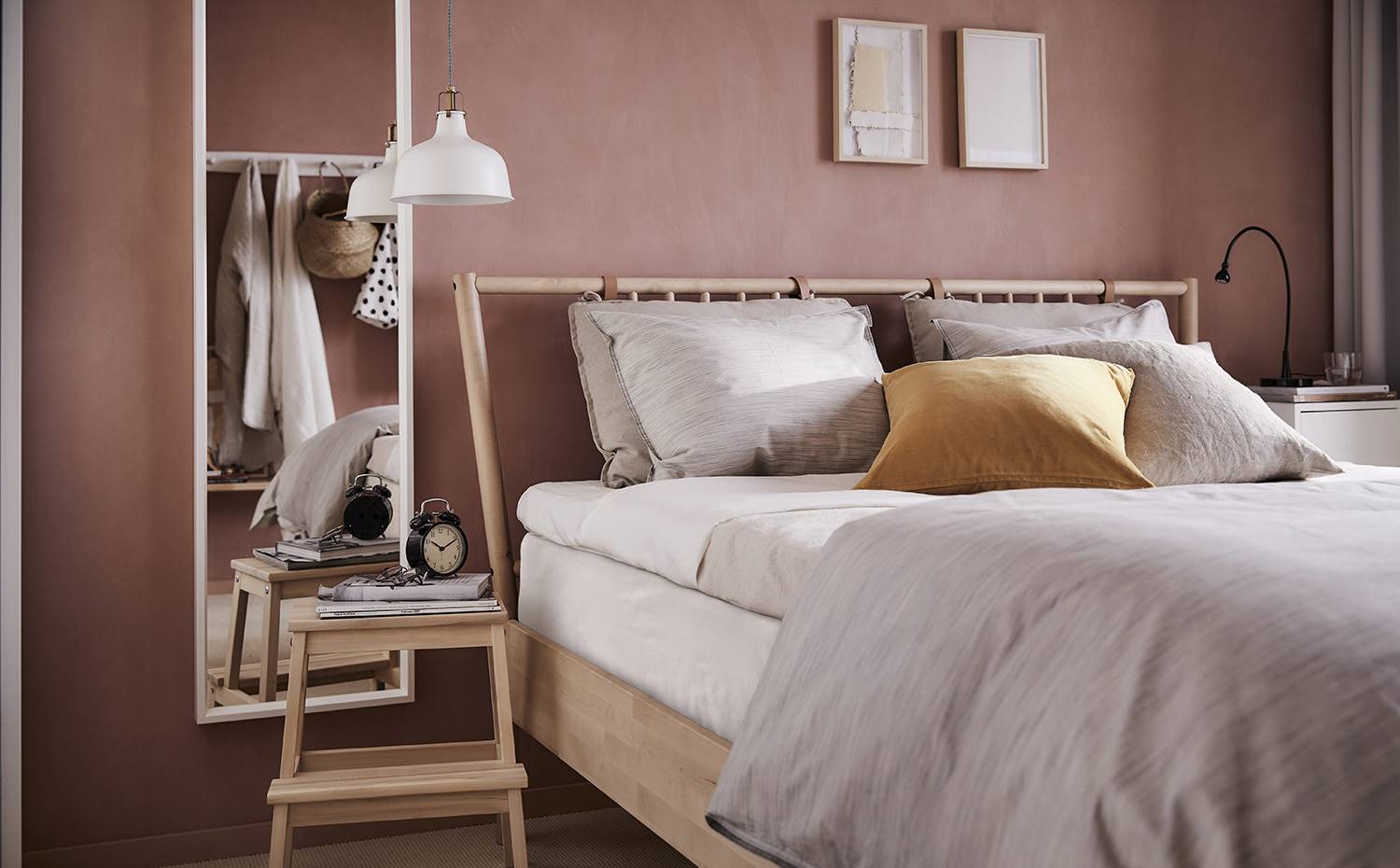 Estructura de cama BJÖRKNÄS (299 €). De IKEA