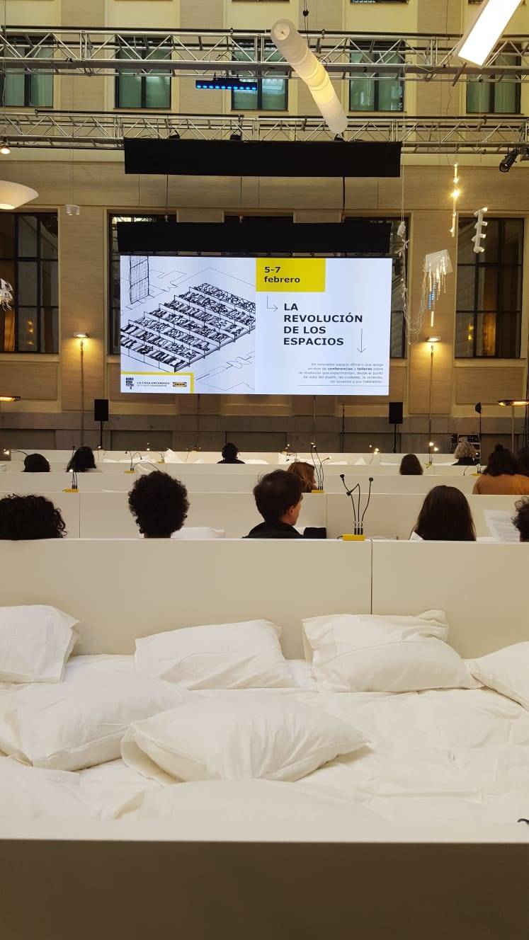 Sociedad 0 ha llenado de camas el patio de La Casa Encendida