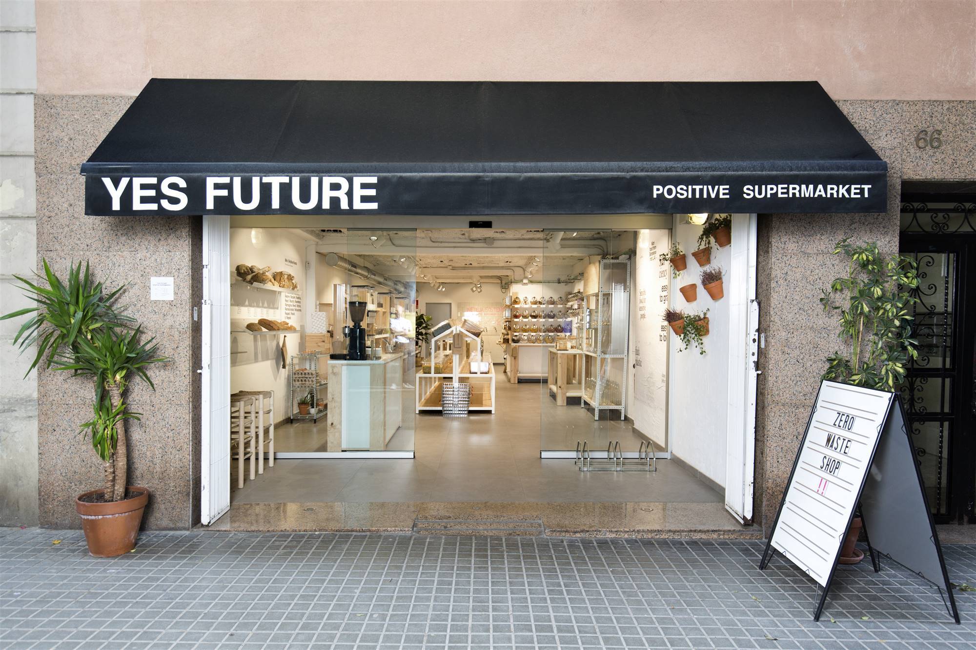 Supermercado Yes Future en Barcelona.