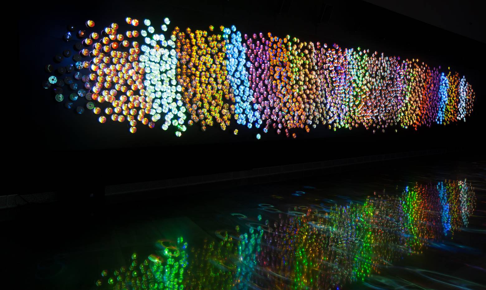 'ASALTO BARCELONA' de Daniel canogar en el Disseny HUB. [05] Daniel Canogar en la fachada del DHUB Barcelona