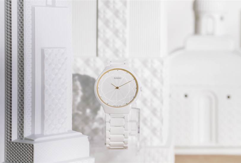El Rado True Thinline Gem está fabricado con cerámica de alta tecnología