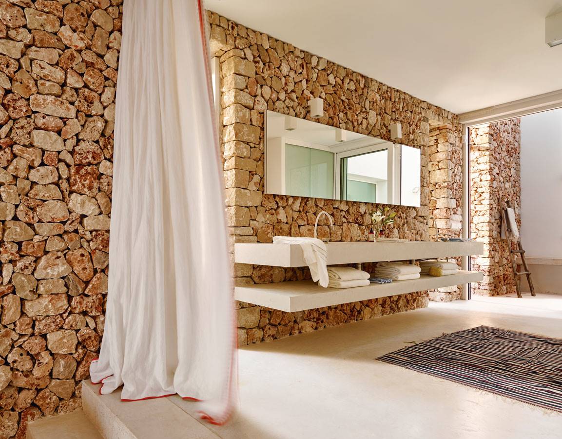 Casa en Menorca de Fernando Pons. [01] Piedra natural