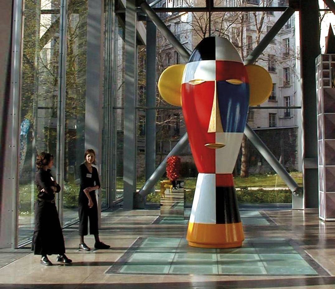 AyD 136 Entrevista MENDINI(Ok)-5. Cabeza gigante en la Fundación Cartier de París (2002)