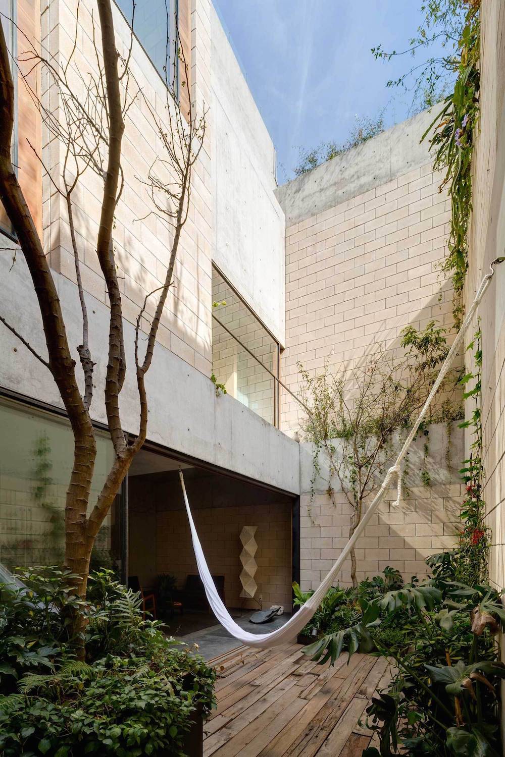 Edificio As, por Ambrosi y Etchegaray.
