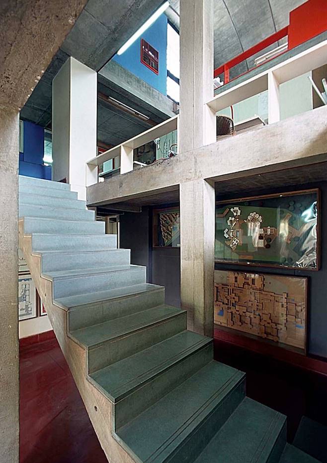 Interior del estudio de Balkrishna Doshi en Sangath (1980) Balkrishna Doshi