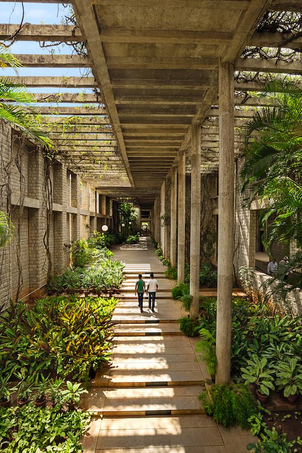 Pasillos del Indian Institute of Management en Bangalore (1977-1992) Balkrishna Doshi