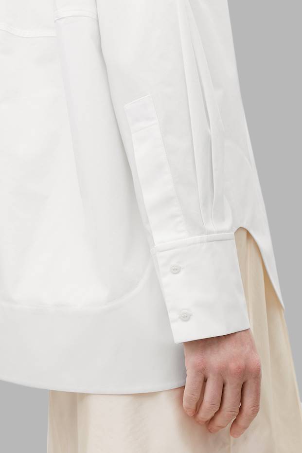 Detalle del puño de una de las camisas.
