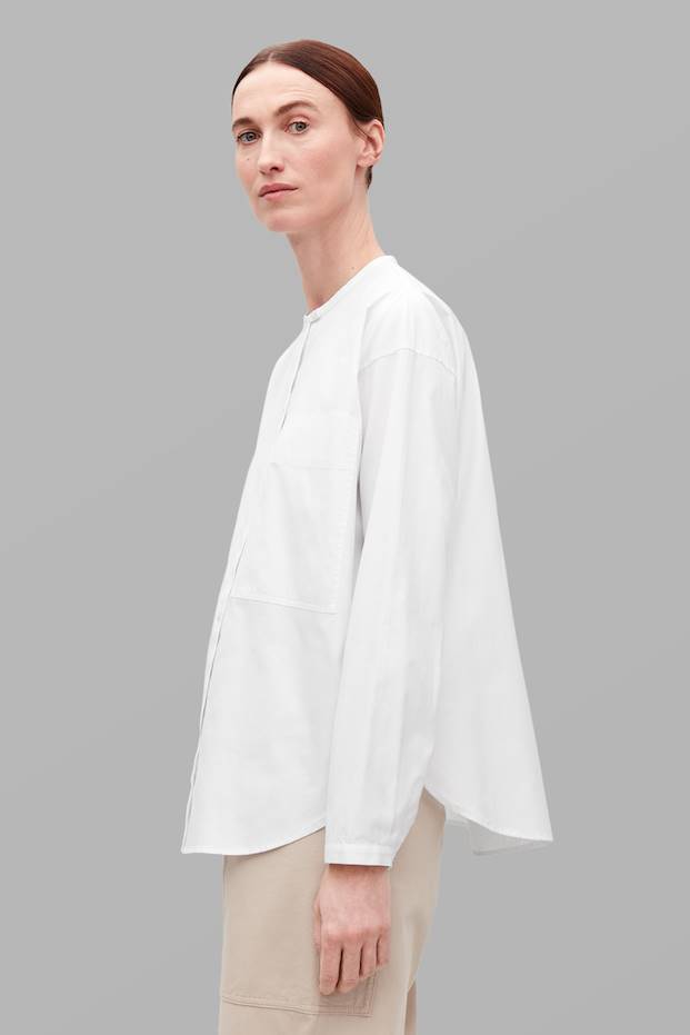 Una de las camisas con cuello mao que forman parte de la nueva colección. 