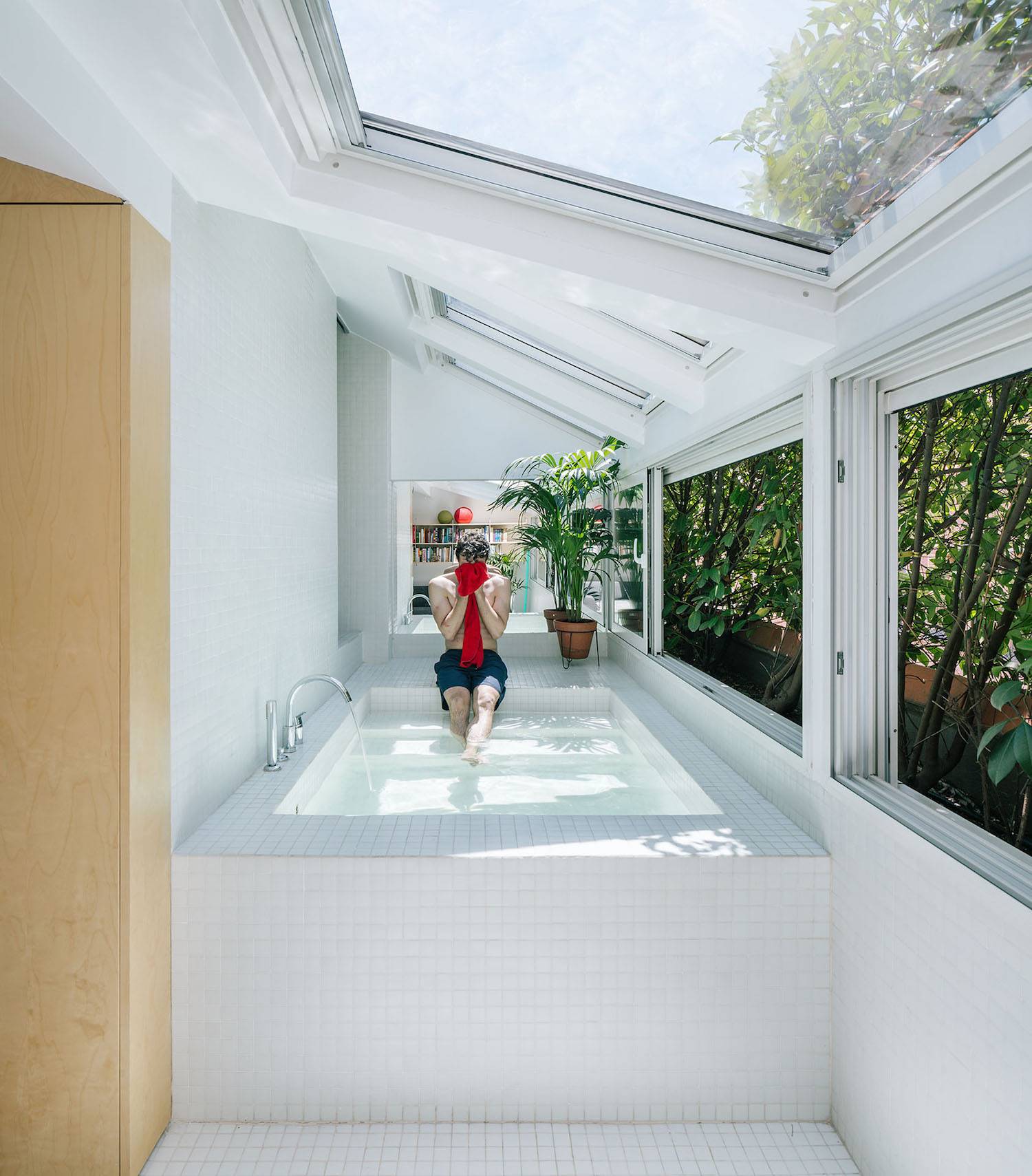 Bañera, piscina y jacuzzi. Bañera, piscina y jacuzzi, todo en uno.
