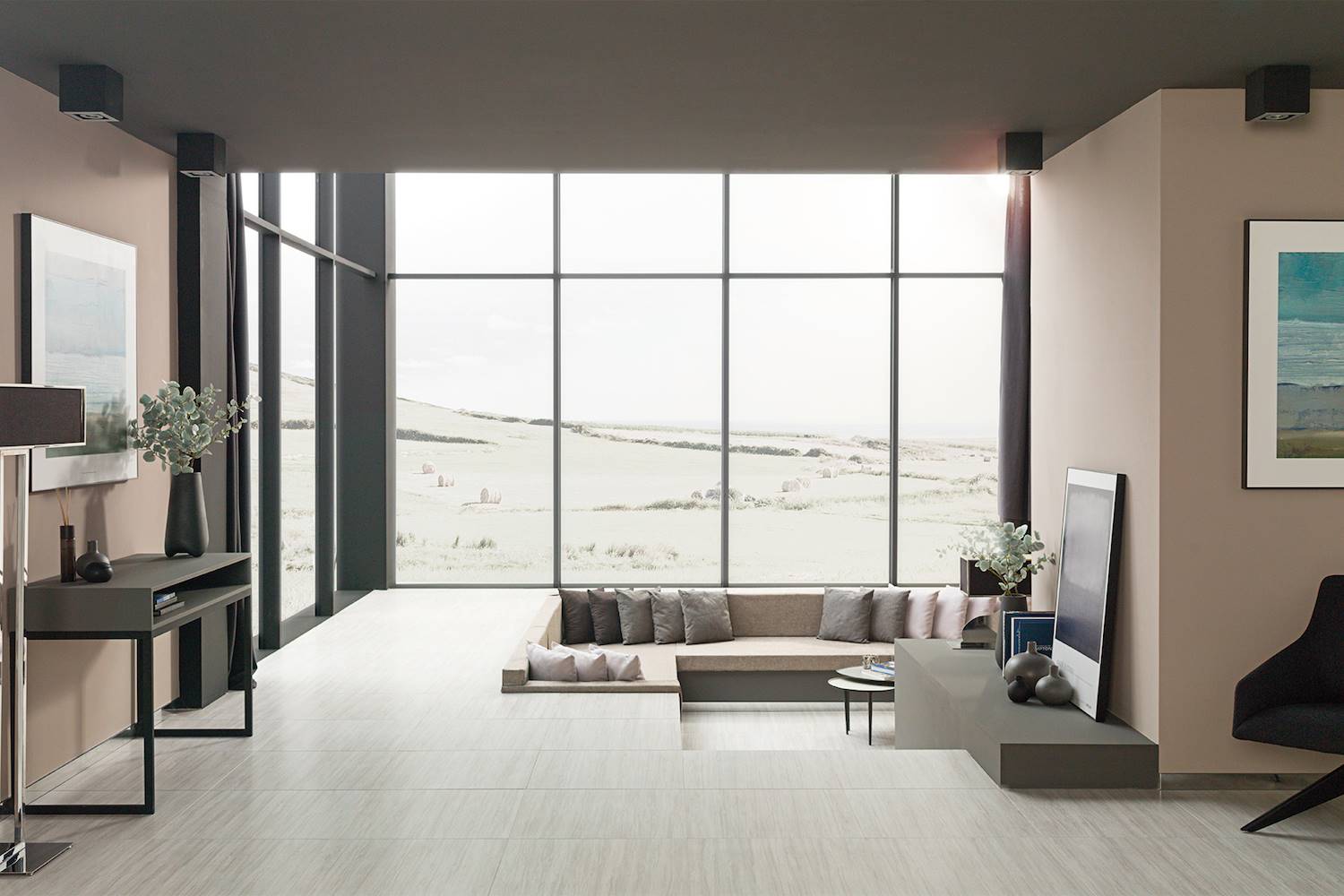 Salón con pavimento porcelanico de marmol travertino