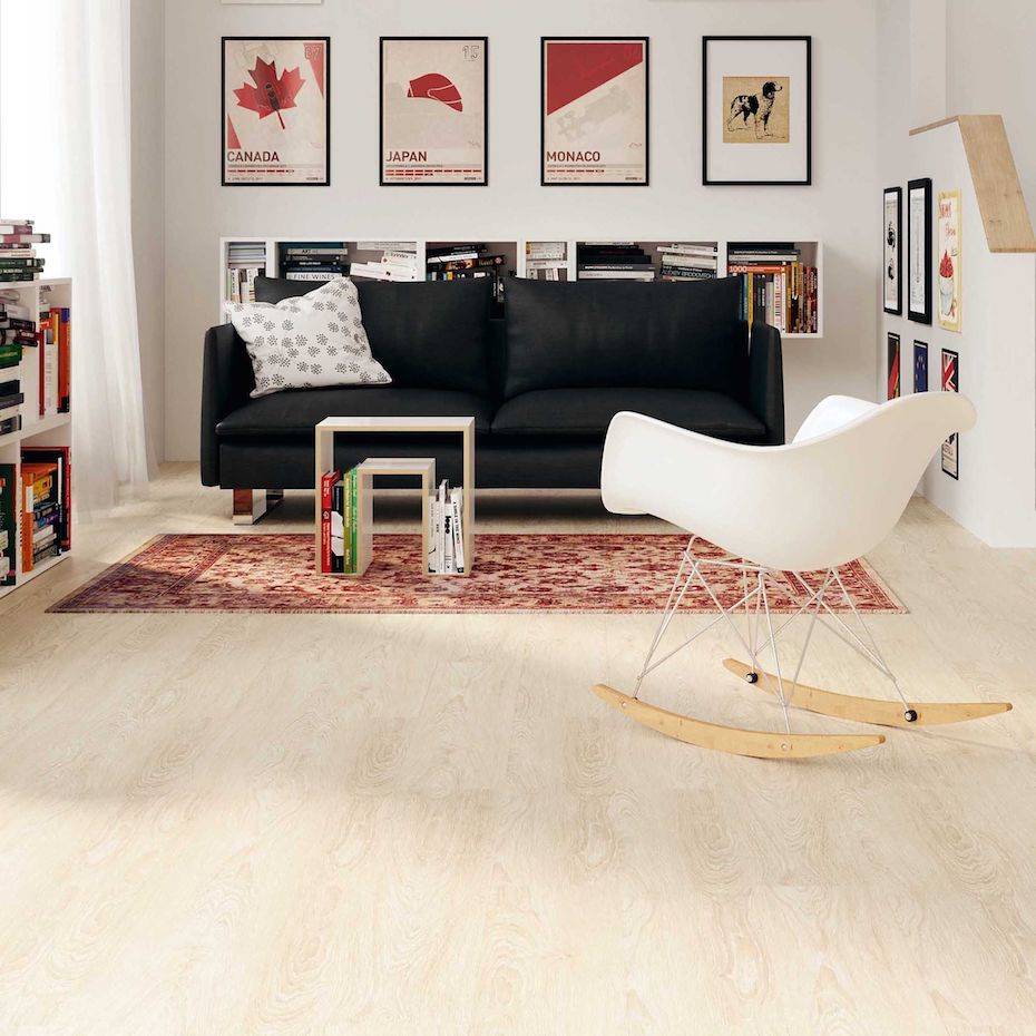 Salón con suelo de linóleo