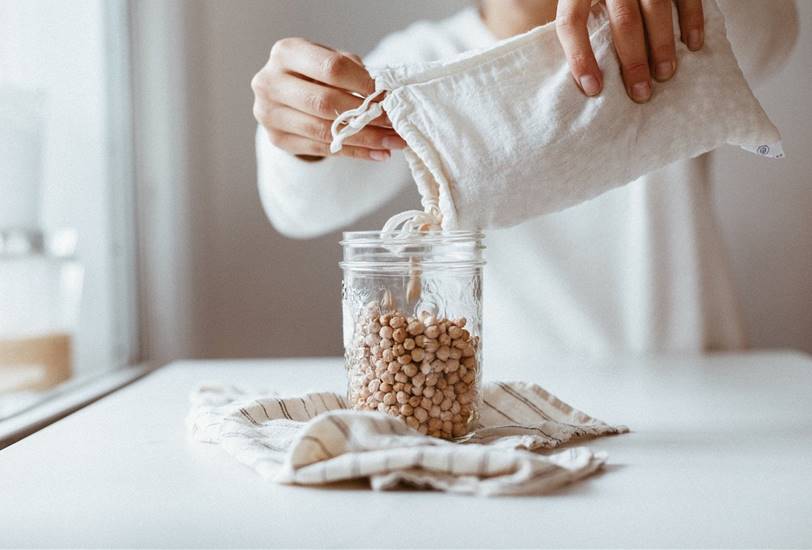 Bolsas y envases de cristal para evitar residuos en casa.
